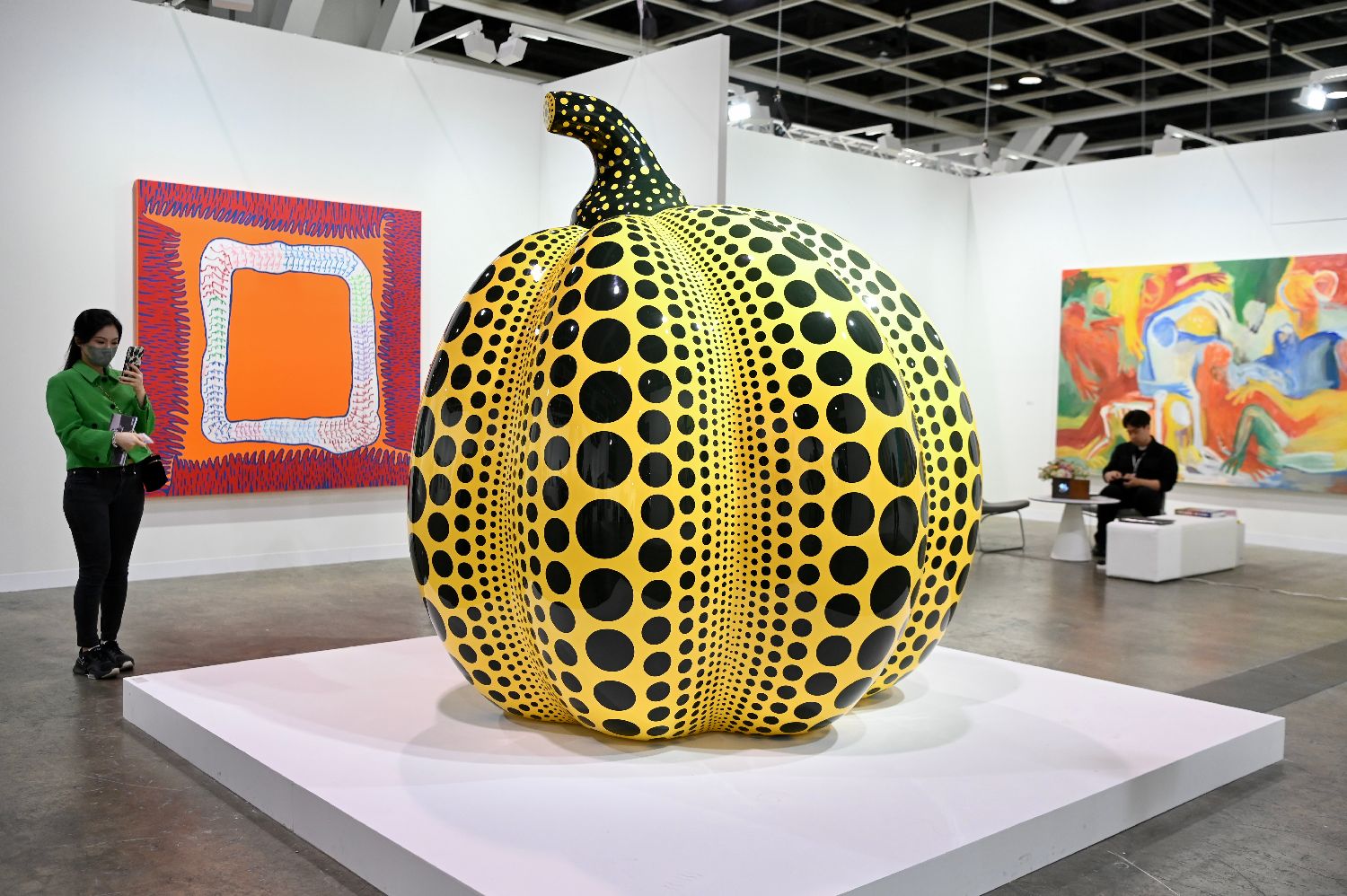 巴塞尔艺术展香港展会开幕名家艺术作品先睹为快